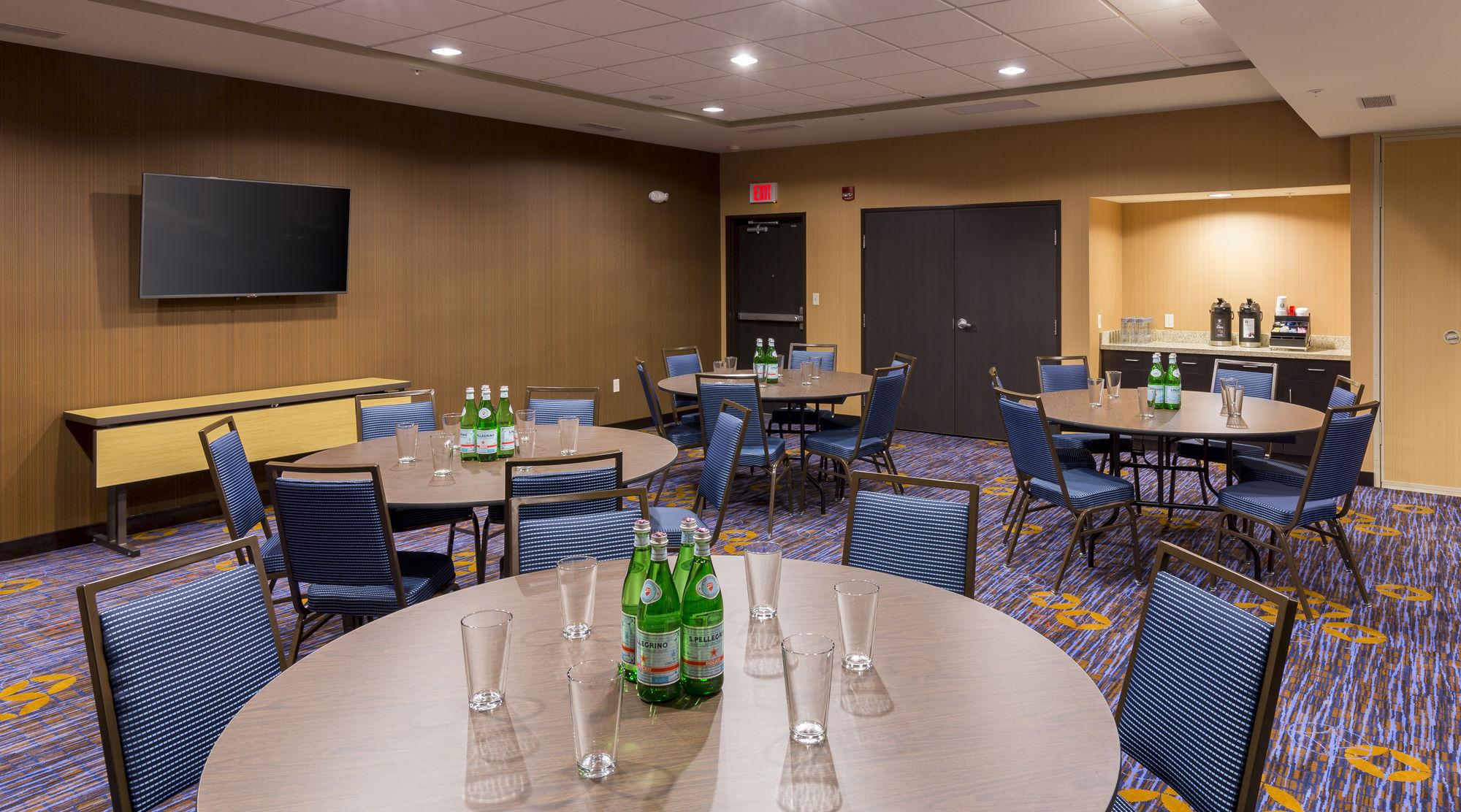 Hotel Courtyard By Marriott Bismarck North Esterno foto