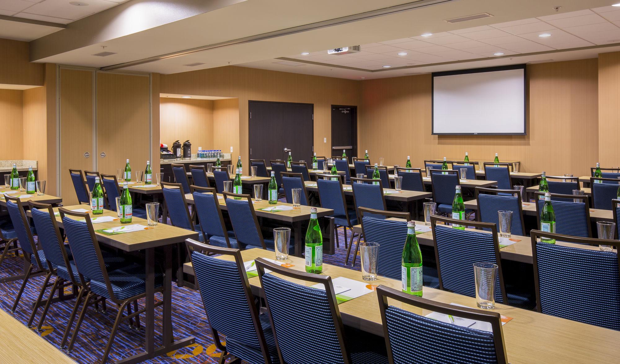 Hotel Courtyard By Marriott Bismarck North Esterno foto