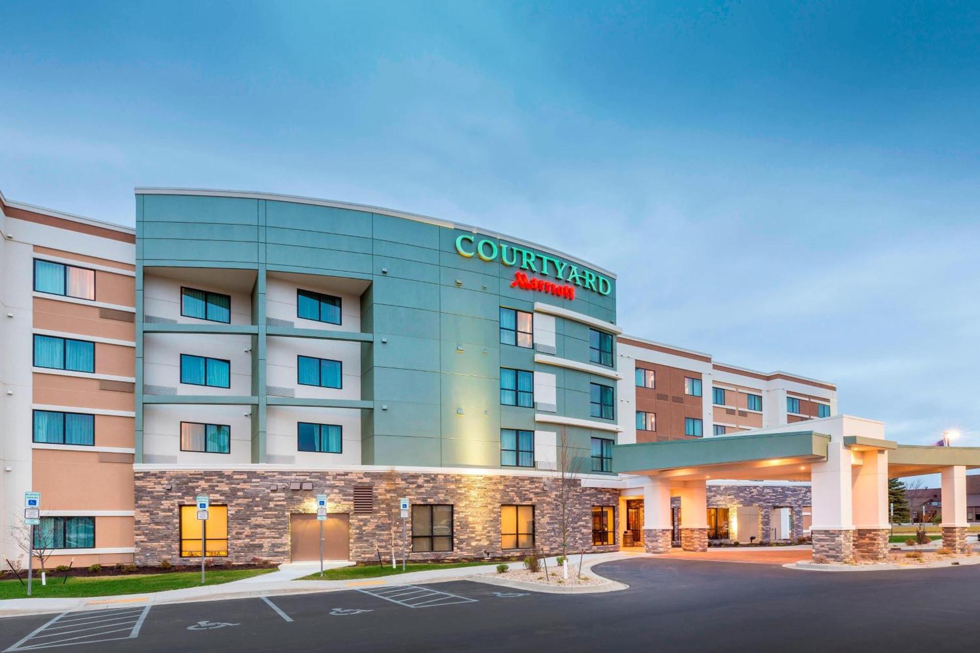 Hotel Courtyard By Marriott Bismarck North Esterno foto