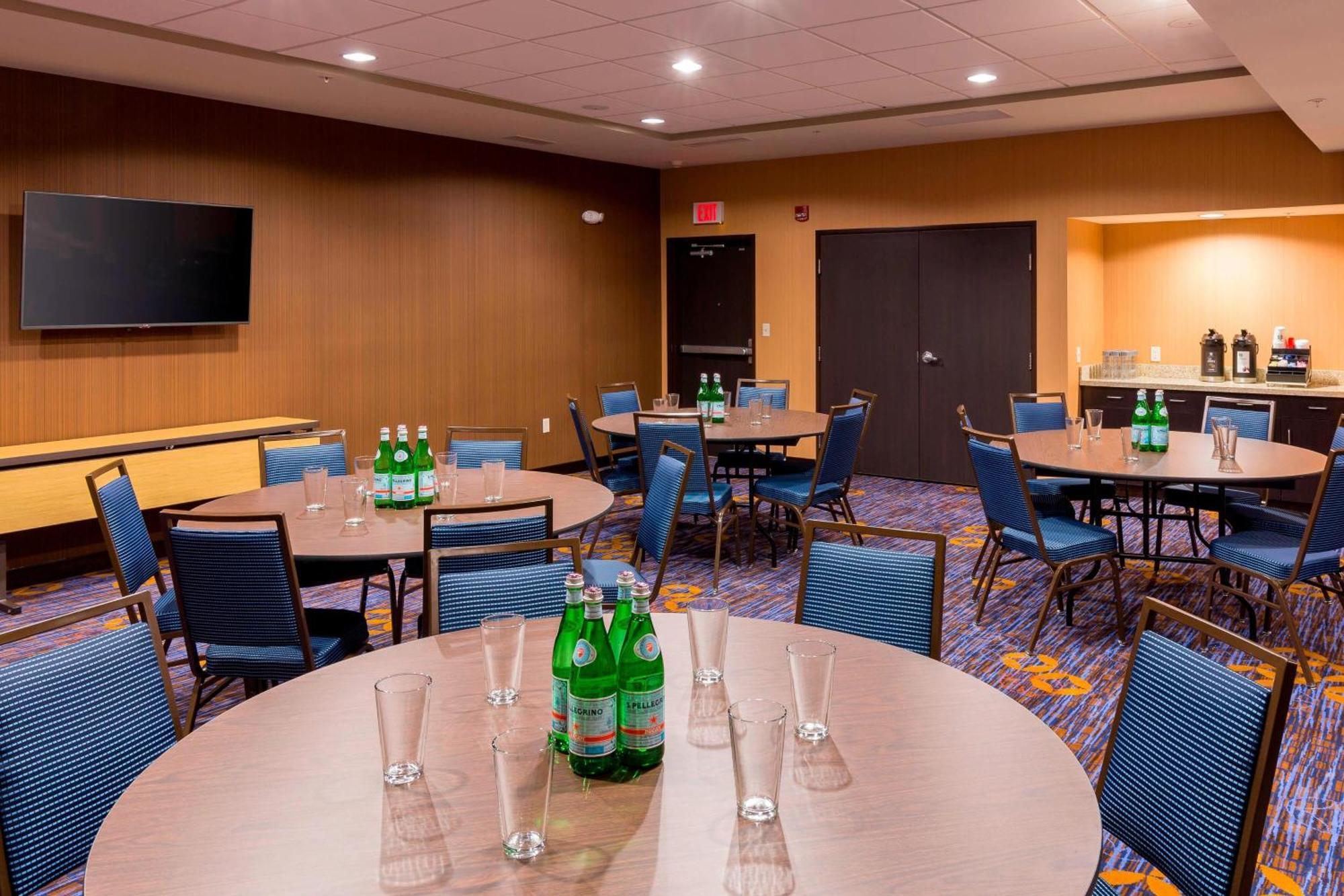 Hotel Courtyard By Marriott Bismarck North Esterno foto