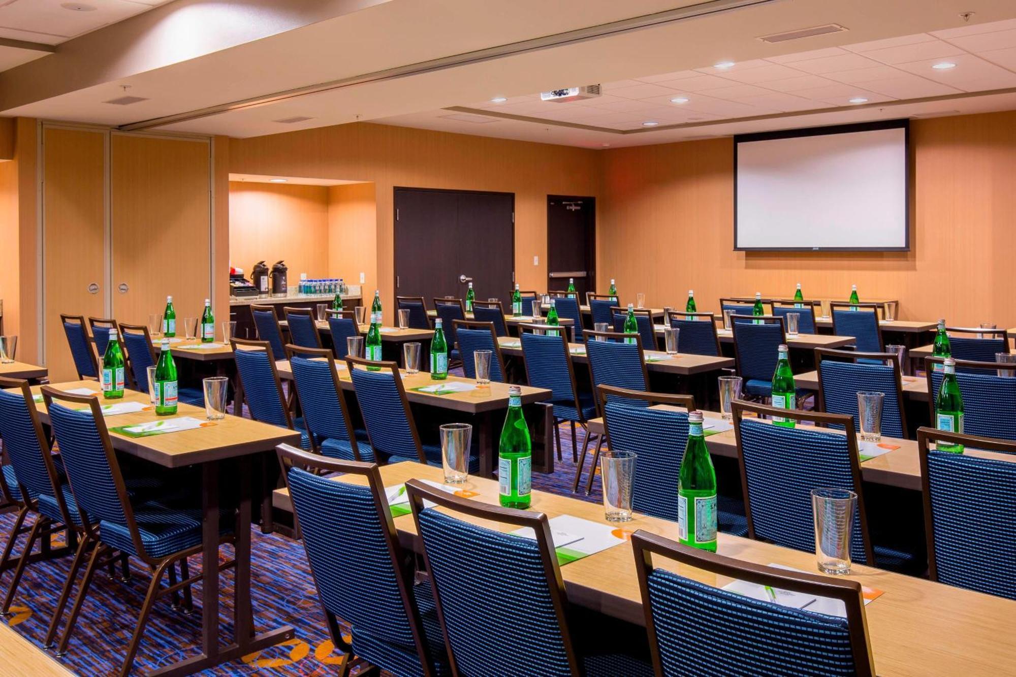 Hotel Courtyard By Marriott Bismarck North Esterno foto