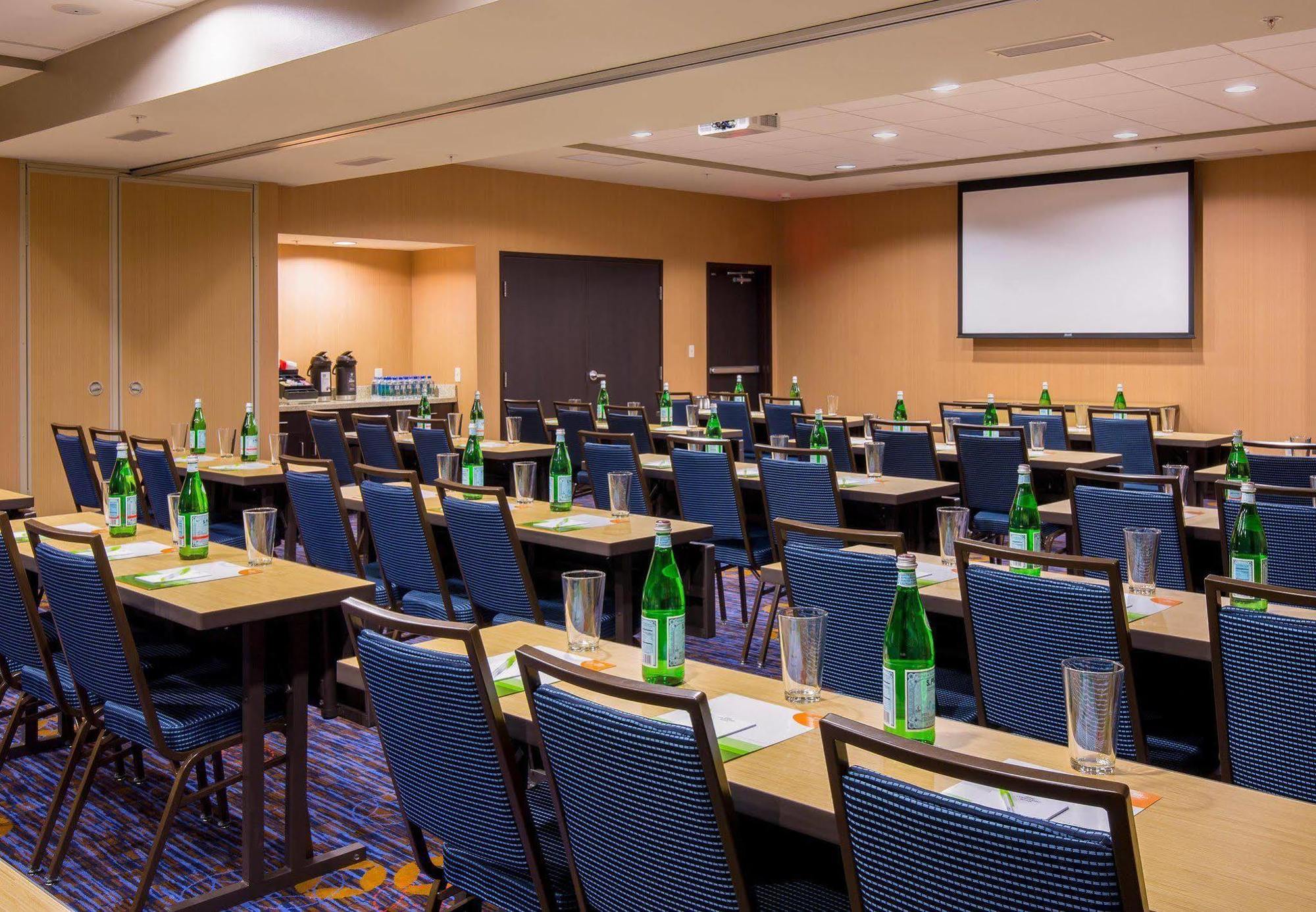 Hotel Courtyard By Marriott Bismarck North Esterno foto
