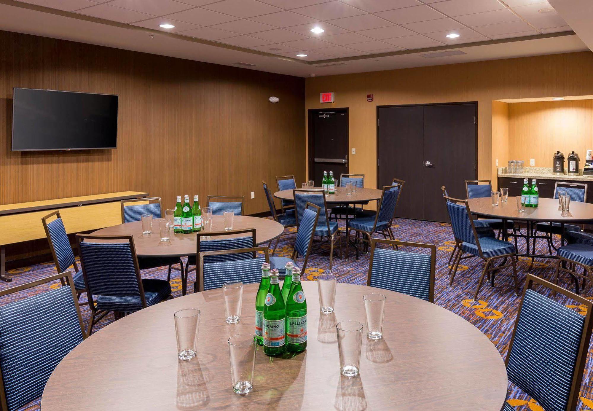 Hotel Courtyard By Marriott Bismarck North Esterno foto